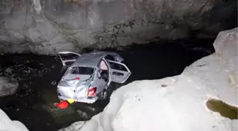 Otomobil Dereye Yuvarlandı: 1 Kişi Öldü