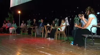 Anadolu Lisesi'nde Şiir Gecesi
