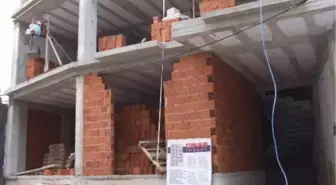 İnşaattan Düşen Kalıp Ustası Hayatını Kaybetti