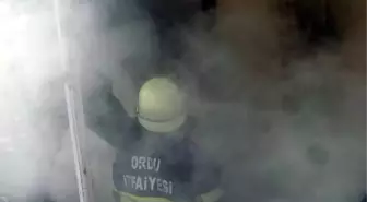 Yangına Müdahale İçin Duvarı Kırdılar