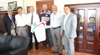 Emniyet Müdürüne Yalovaspor Forması