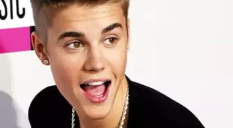 Justin Bieber, Uzaya Gidiyor