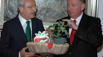 Kılıçdaroğlu, Nysa Çileğinin Tadına Baktı