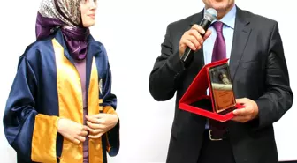 Arü İnsani Bilimler ve Edebiyat Fakültesi'nden Dereceye Giren Öğrencilere Plaket