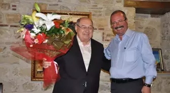 Kemal Anadol, Kitaplarını İmzaladı