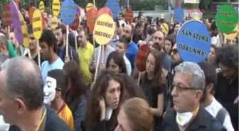 Sanatçılar Gezi Parkı İçin Yürüdü Sanatçılar Galatasaray Lisesi Önünden Taksim Meydanı'na Bir...