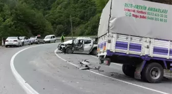 Artvin'de Trafik Kazası: 3 Yaralı