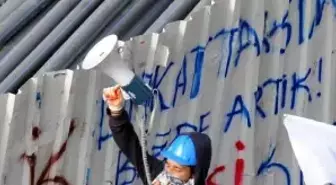 Göstericiler Mancınıkla Şişe ve Taş Attı