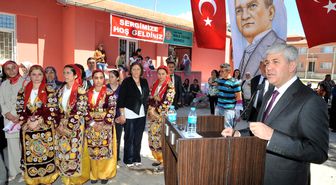 Sivaslı Halk Eğitim Merkezi Yıl Sonu Sergisi Açtı