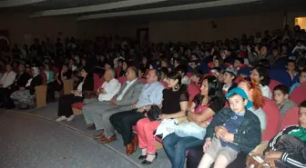 Eskişehir'de Yurt Çocuklarının Gösterisi İlgi Gördü