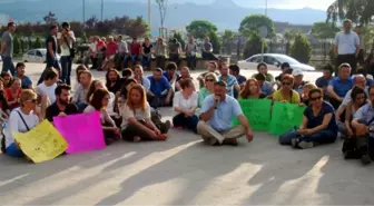 'Gezi Parkı' İçin Oturma Eylemi Yaptılar