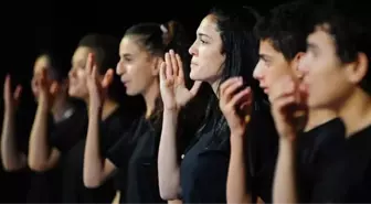 İşitme Engelli Öğrencilerden Konser