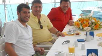 Ümit Davala Fethiye'de Yorgunluk Atıyor