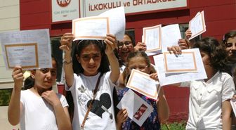 Van'da 306 Bin Öğrenci Karnesini Aldı