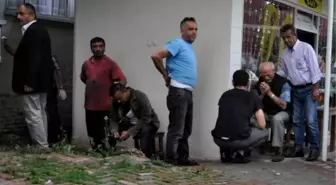 Eşi, Evi Terk Edince İntihar Etti