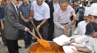 50 Bin Kişilik Pilav Yarım Saatte Tükendi