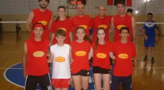 Burhaniye Gençliği Voleybolda Şampiyon Oldu