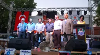 Kiraz Üreticileri Ödüllerini Aldı