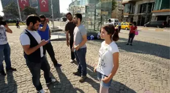 Taksim'de 'Duran Adam'a Kimlik Kontrolü