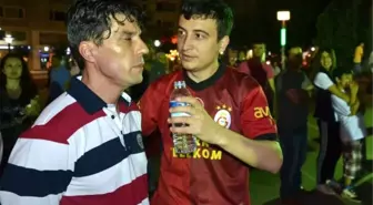 Çorluda 'Duran Adam' Eylemi