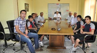 Hadi, Şampiyon Güreşcileri Kabul Etti