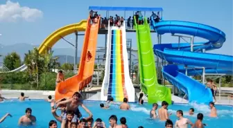 Kumluca Belediyesi'nden Takdir Belgeli Öğrencilere Aquapark Hediyesi