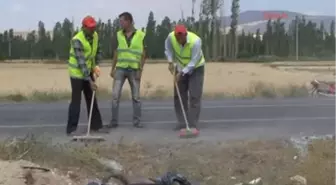 Afyonkarahisar'da Tarım İşçisi Taşıyan Minibüs Kaza Yaptı 4 Ölü, 19 Yaralı