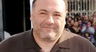 Aktör James Gandolfini Hayatını Kaybetti