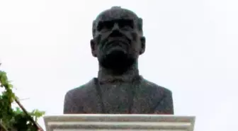 Atatürk'ün Yaşarken Hediye Ettiği Kendi Büstü Korunuyor