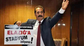 Elazığ'da Bakan Kılıç İçin 2 Dakikalık 'Duran Adam' Protestosu