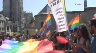 Taksim'de 3 Bin LGBTT Yürüdü