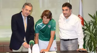 Enes Ünal Resmi Sözleşmeyi İmzaladı