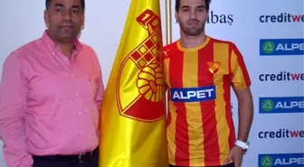 Göztepe'de Çifte İmza