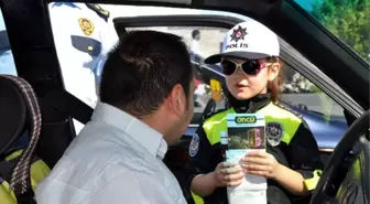 Minik Polislerden Sürücülere Emniyet Kemeri Uyarısı