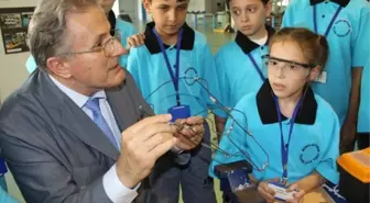 Bu Öğrenciler Kendi Oyuncaklarını Telden Yapıyor