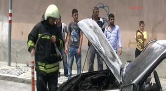 Otomobilin Aküsü Kısa Devre Yaptı, Motor Alev Aldı