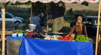 Kendi Ürettikleri Ürünlerini Pazarlıyorlar