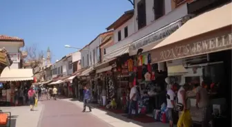 Kuşadası'na Gelen Turist En Çok Esnaftan Şikayetçi