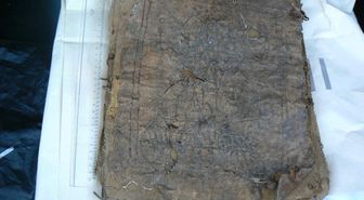 Satmaya Çalıştığı Bin 700 Yıllık İncil ile Yakalandı