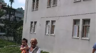 Yoldan Geçen Şahsın Üzerine Çocuk Düştü