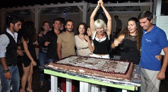 Foça Mambo Beach Club'da 4. Yıl Coşkusu