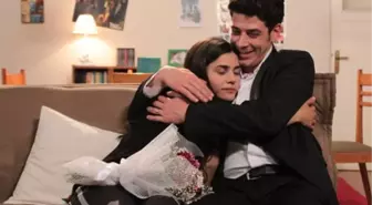 Ayşem, Ayrılık Oyununun Uzadığını Düşünmektedir