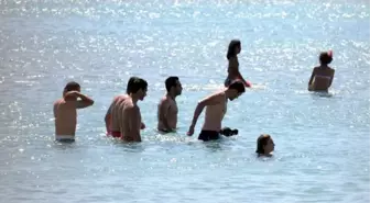 Buğra Gülsoy'un Çeşme Tatili