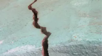 Çökme Tehlikesi Olan Camide İbadet Yapılıyor