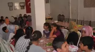 Öksüz ve Yetim Çocuklara Yemek İkramı