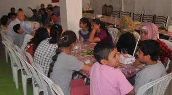 Öksüz ve Yetim Çocuklara Yemek İkramı