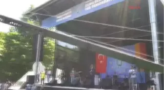 Düsseldorf'da 'Demokrasiye Saygı Mitingi'Ne Binlerce Kişi Katıldı