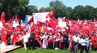 Düsseldorf'da 'Demokrasiye Saygı Mitingi'Ne Binlerce Kişi Katıldı