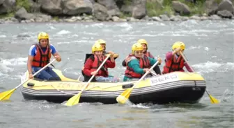Rafting Şampiyonasına Nineler Takımı Damgasını Vurdu