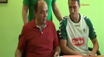 Torku Konyaspor Hırvat Stoperi Renklerine Bağladı